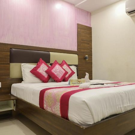 Hotel Plaza Executive - Near Bkc Mumbai Bagian luar foto