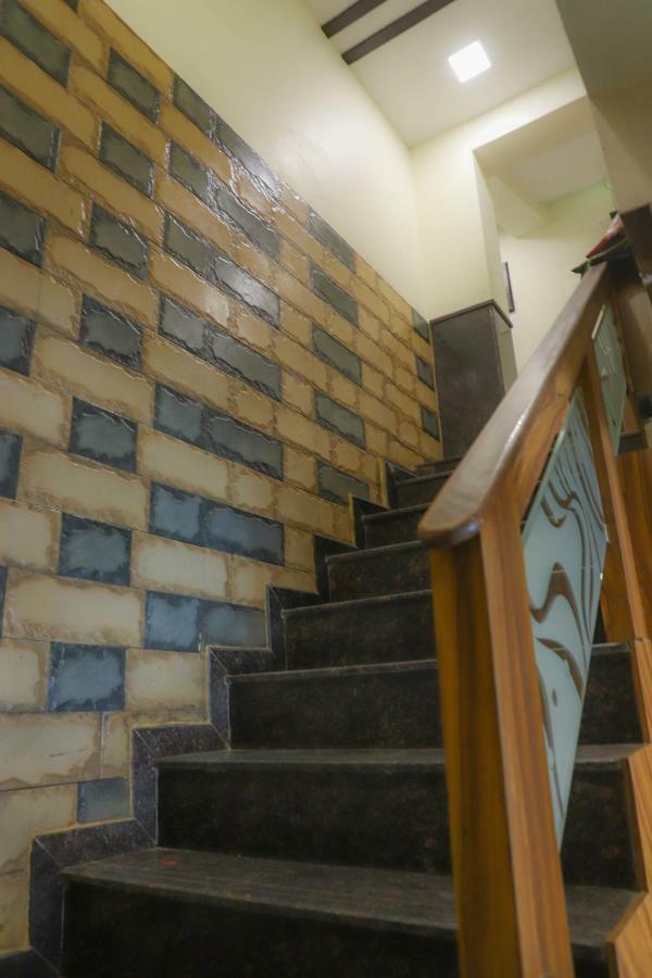 Hotel Plaza Executive - Near Bkc Mumbai Bagian luar foto