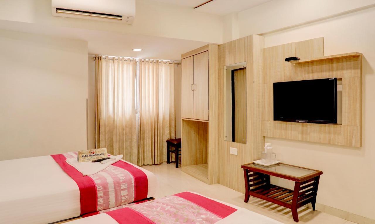 Hotel Plaza Executive - Near Bkc Mumbai Bagian luar foto